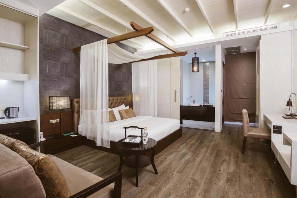 Grand Deluxe