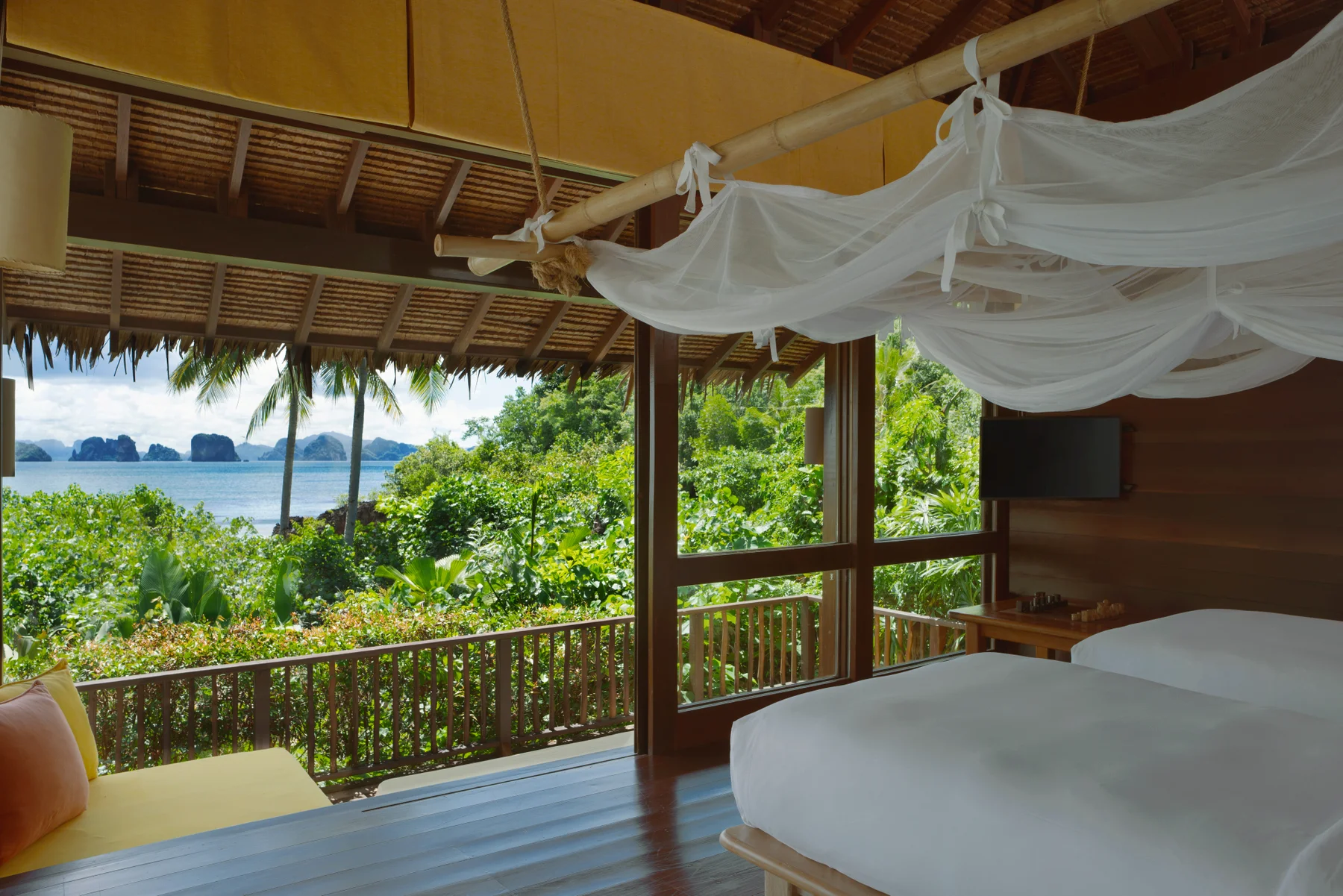 Beachfront Pool Villa Suite