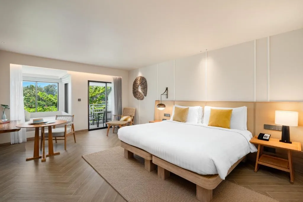Club Lagoon Room