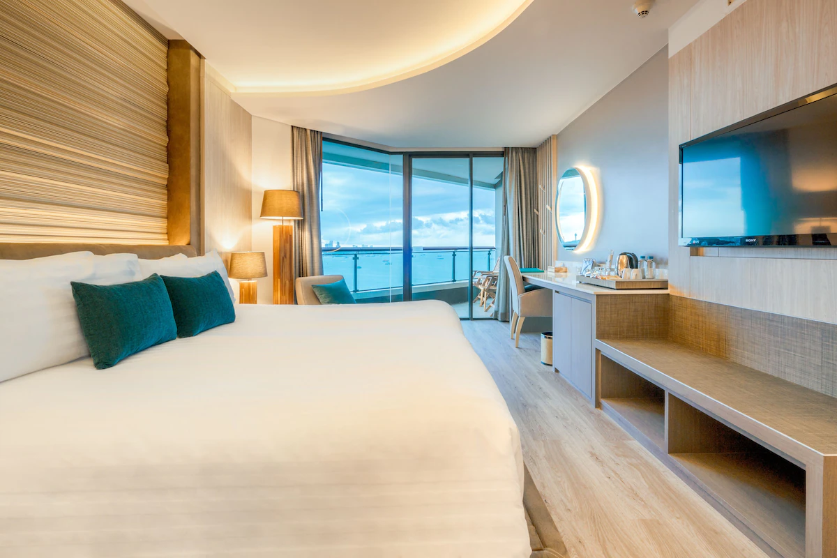Deluxe Corner Room