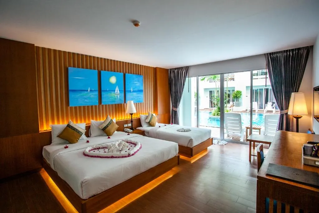 Deluxe Double / Twin Pool Access