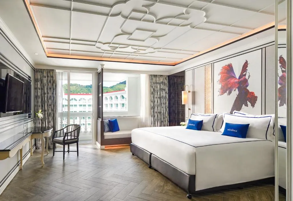Deluxe King Room with Pool View