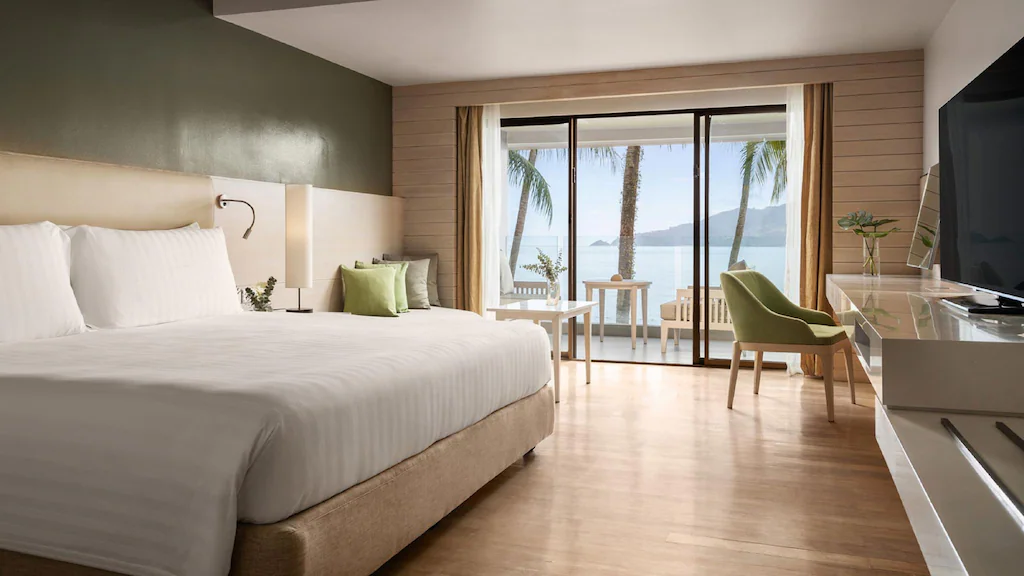 Deluxe Ocean Front Balcony