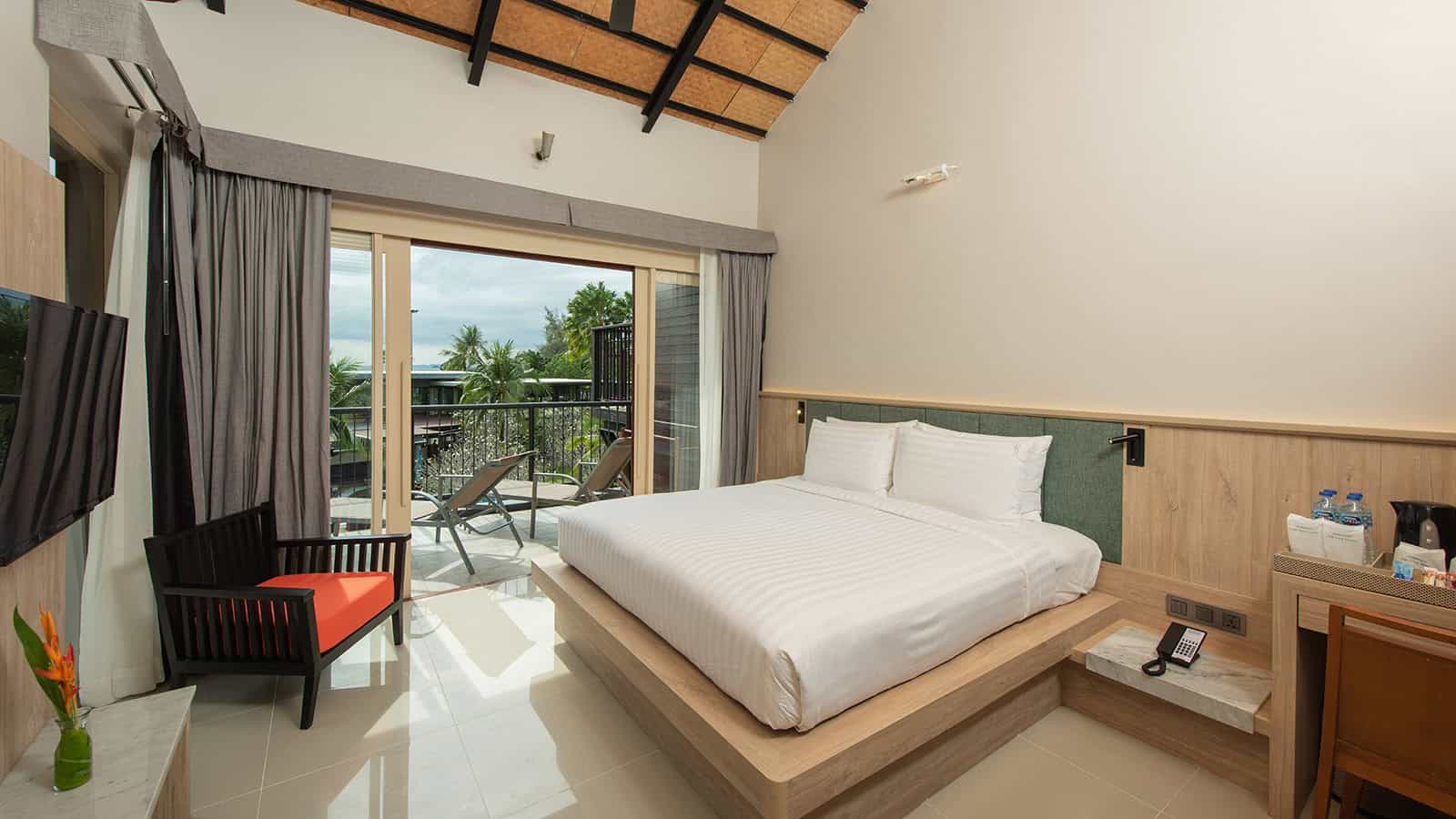 Deluxe Partial Sea View Room