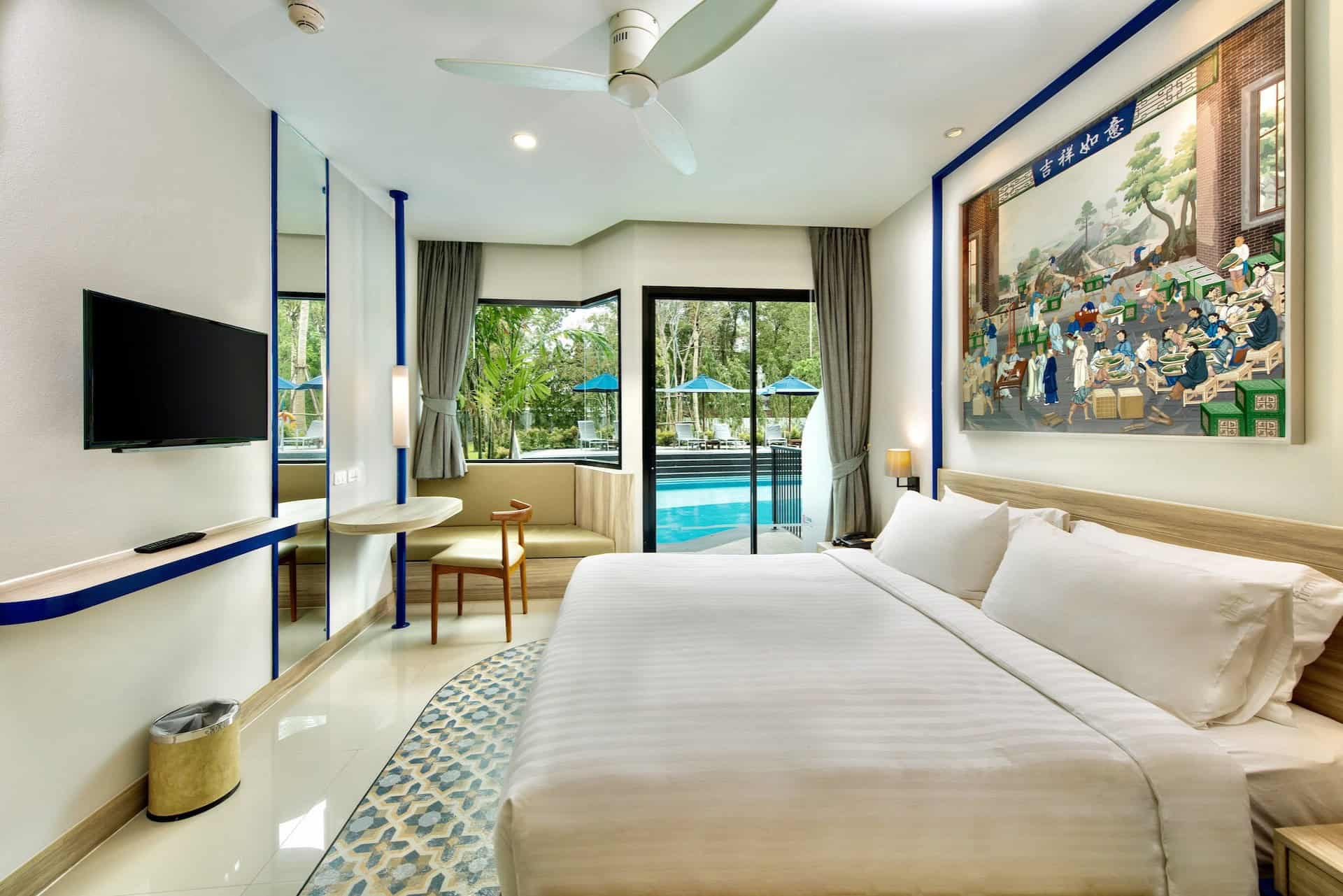 Deluxe Pool Access Room