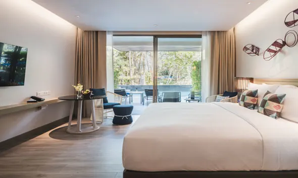 Deluxe Pool Access Room