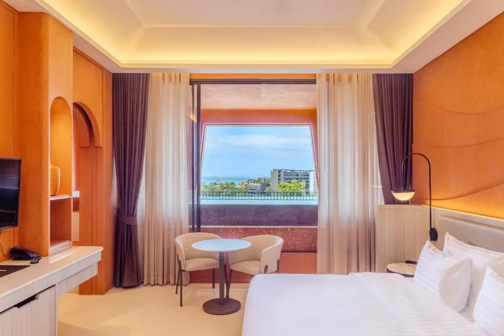 Deluxe Pool Suite Sea View