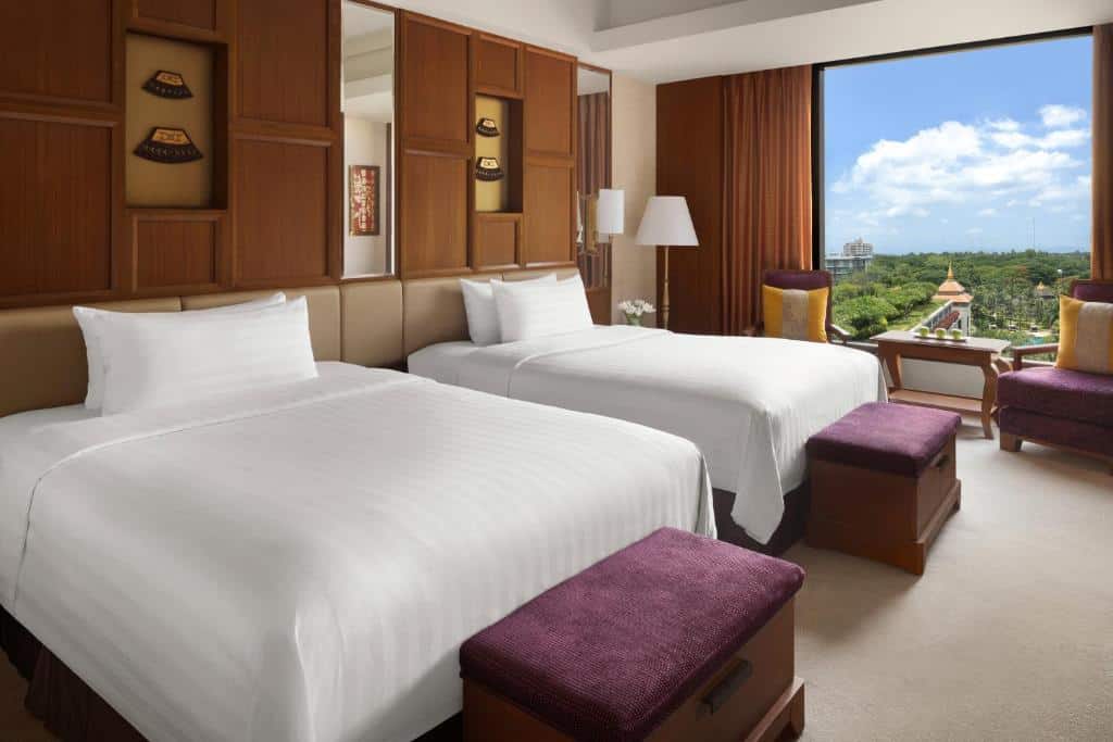 Deluxe Pool View Room