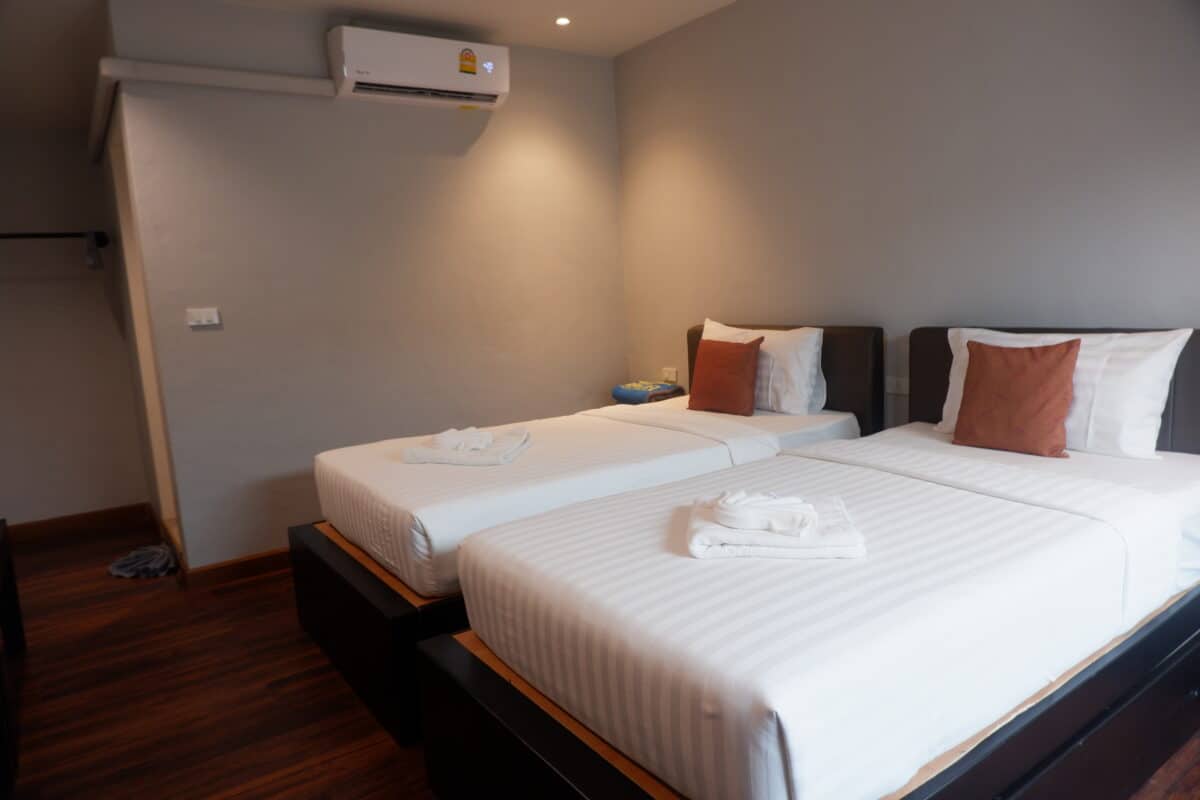 Deluxe Room B (No View)