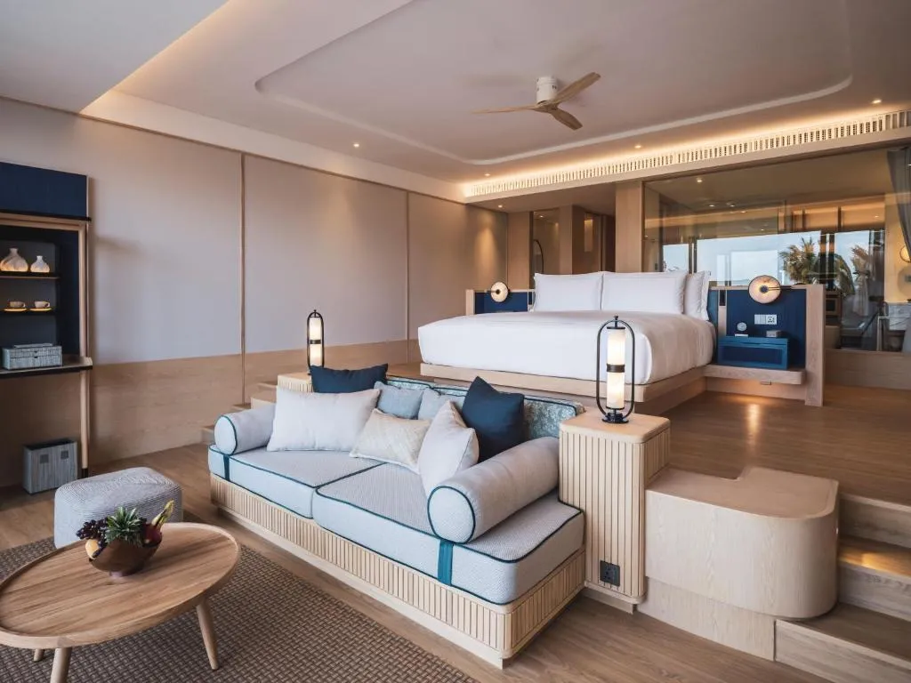 Deluxe Sea View Suite