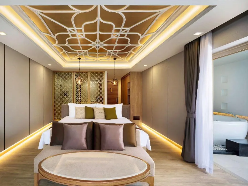 Deluxe Suite with Whirlpool Bath Seaview