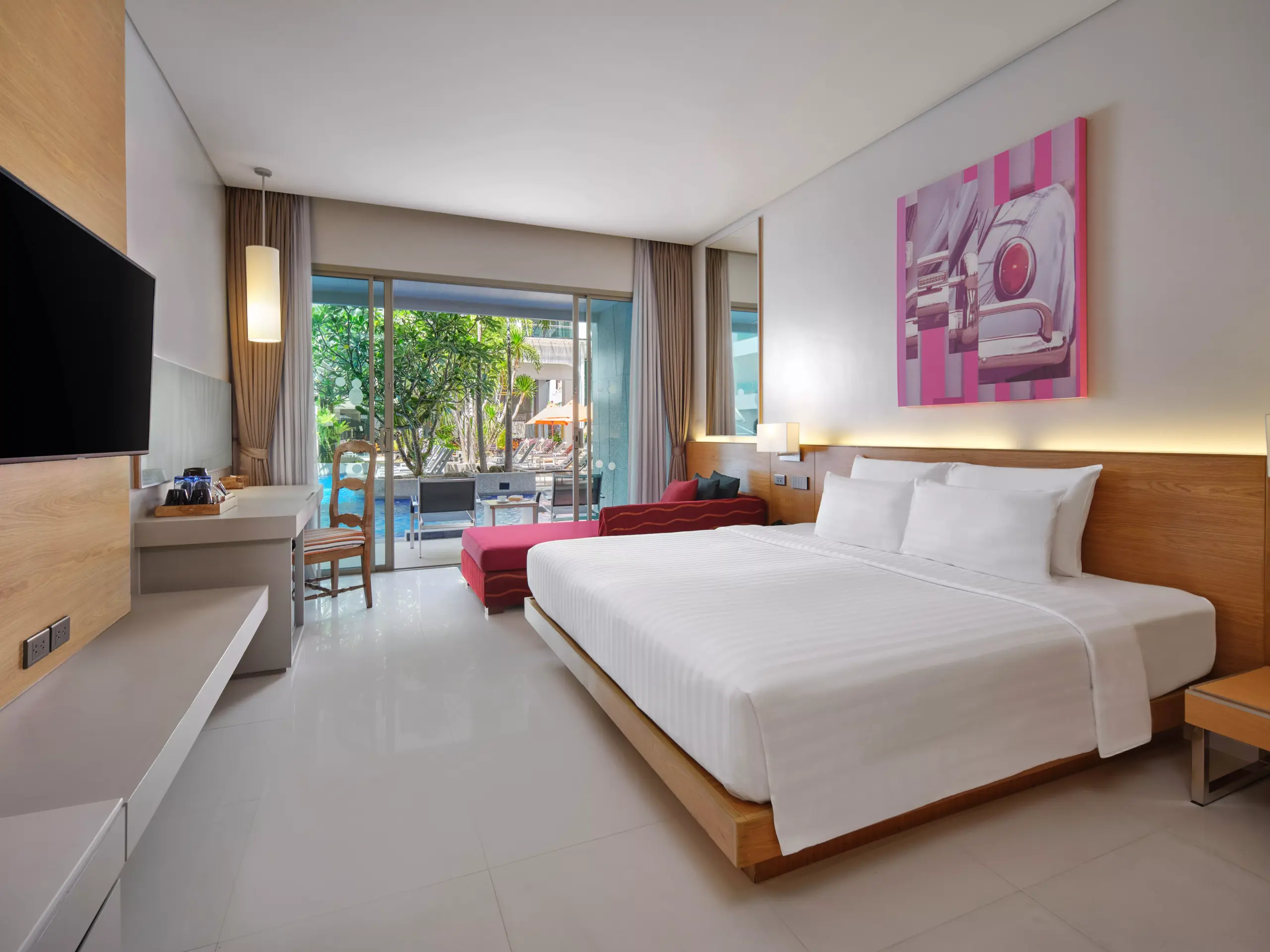 Deluxe Urban Pool Access Room