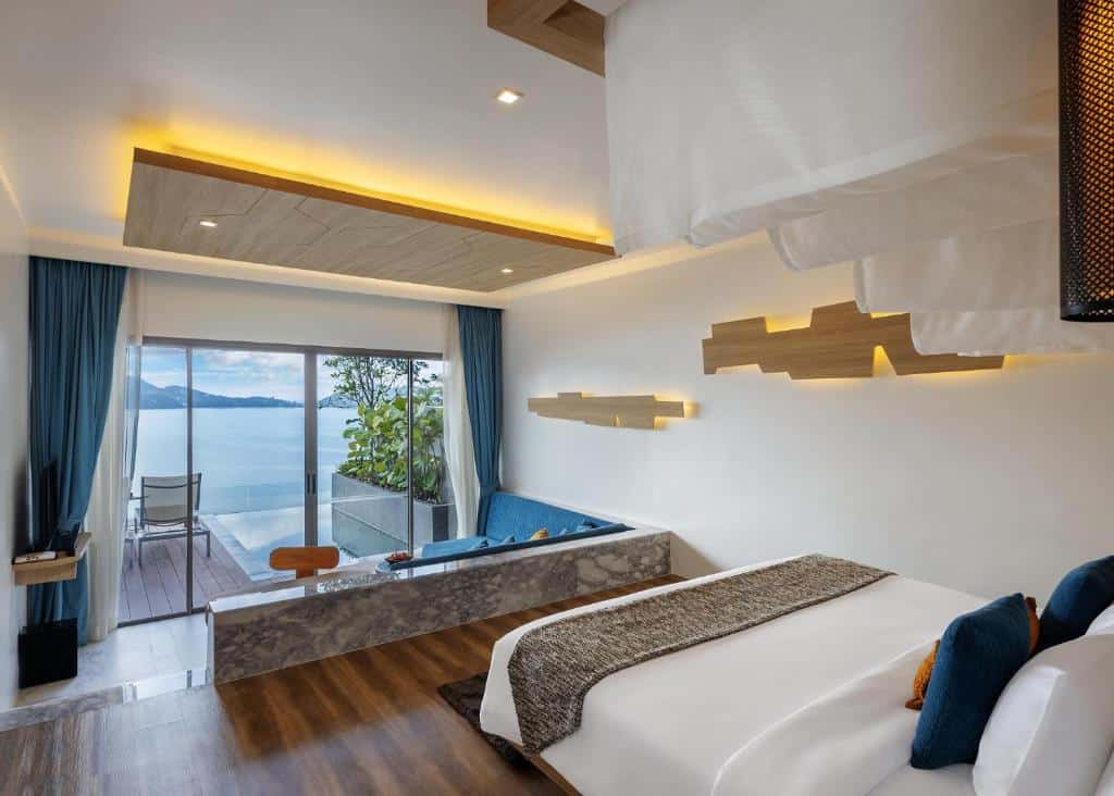 Double Pool Access With Ocean View