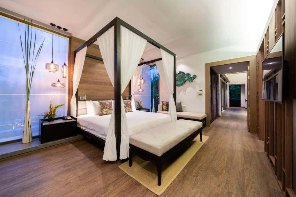 Jacuzzi Pool Suite