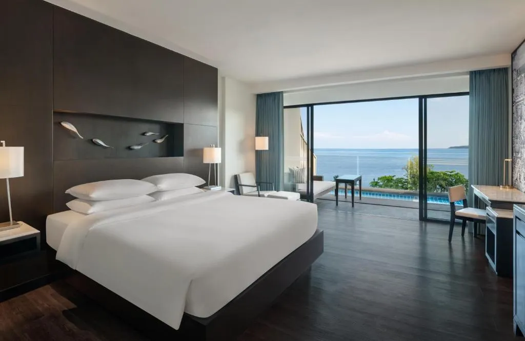 King Bed with Plunge Pool