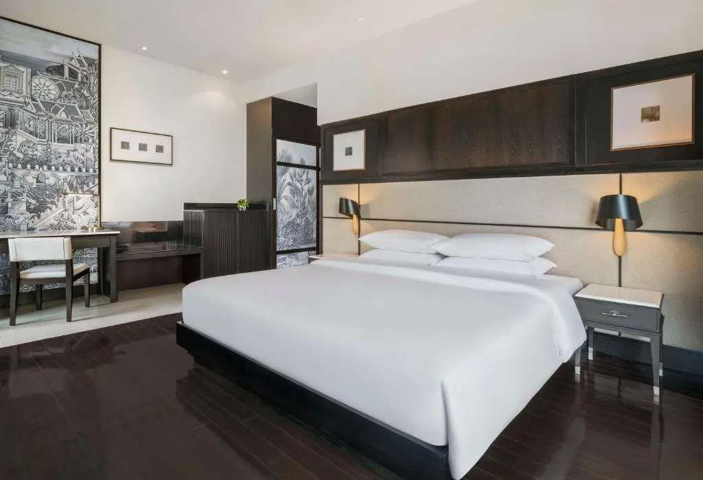 King Bed with Terrace Whirlpool