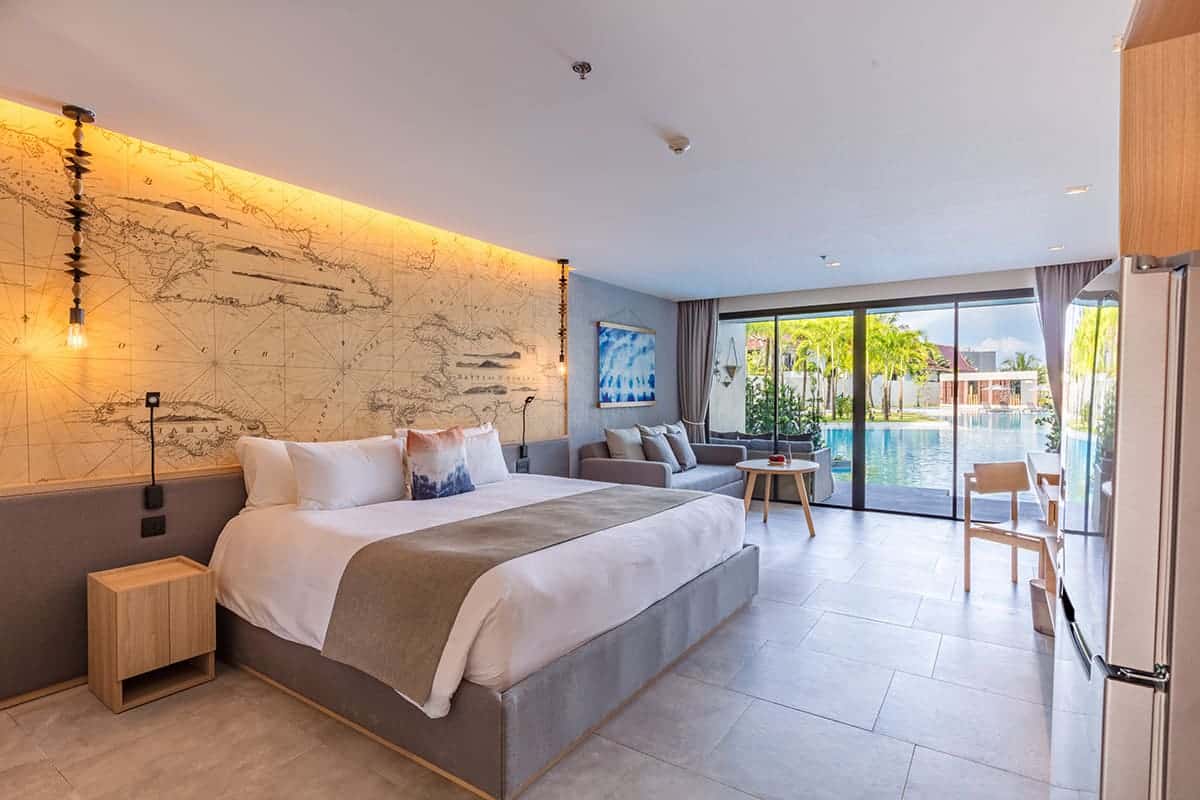 Pool Access Room
