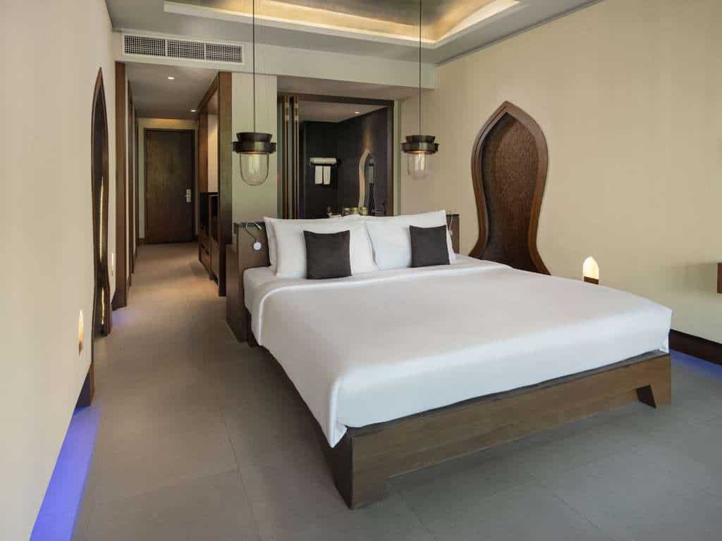 Santi Deluxe Suite with Whirlpool Bath