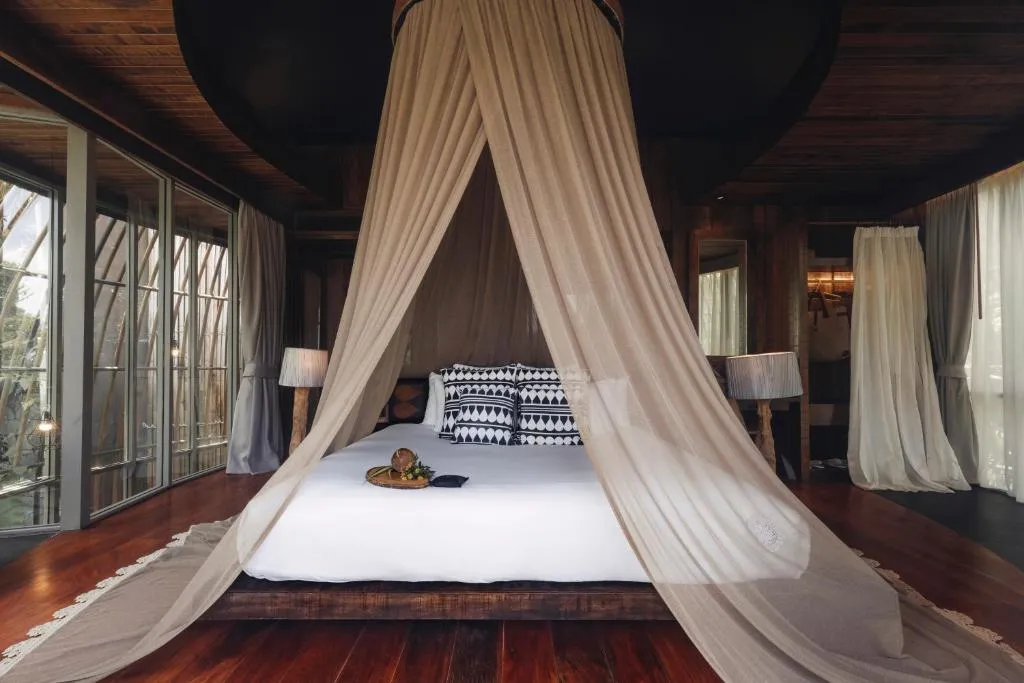Tree Pool House