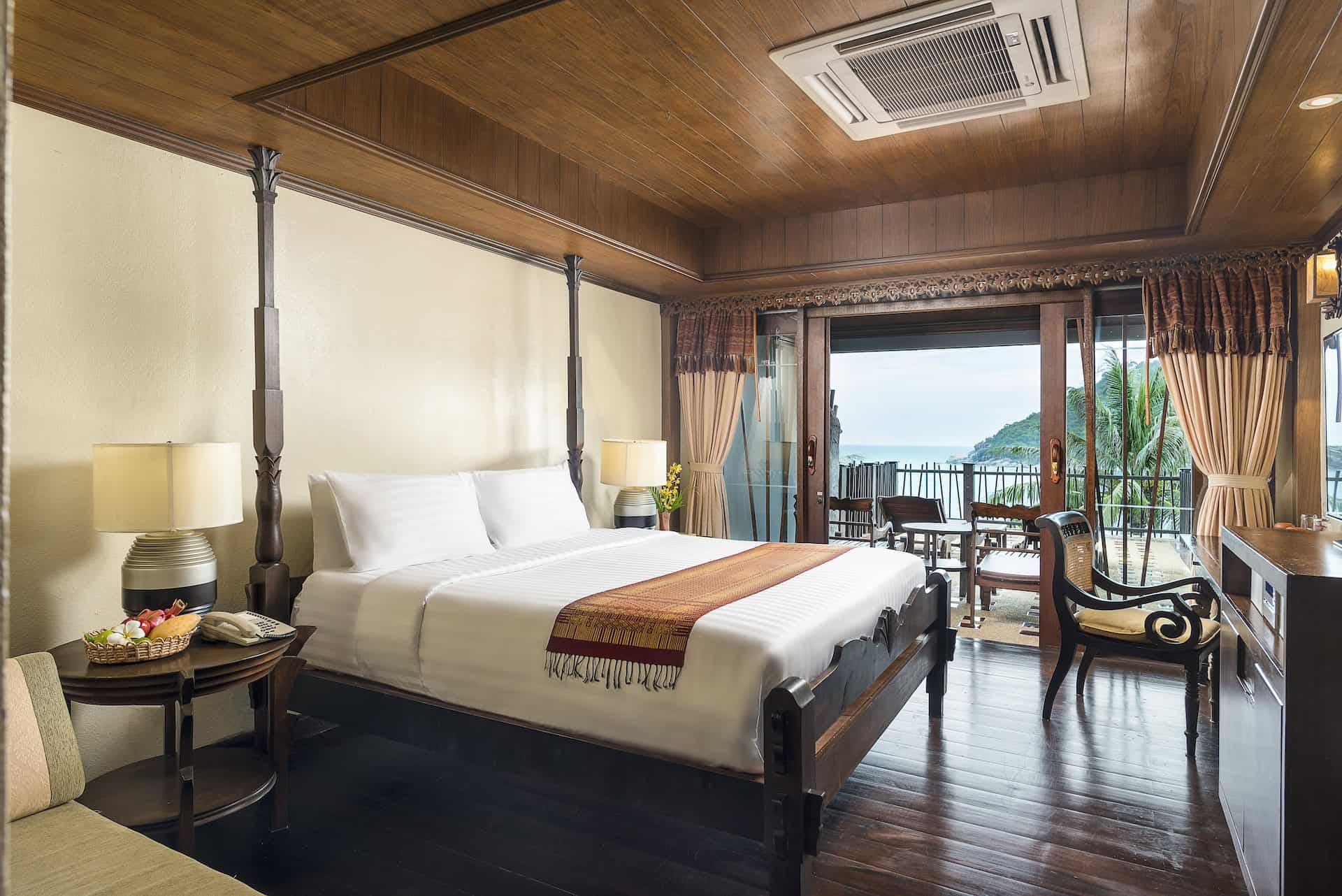Deluxe Hotel